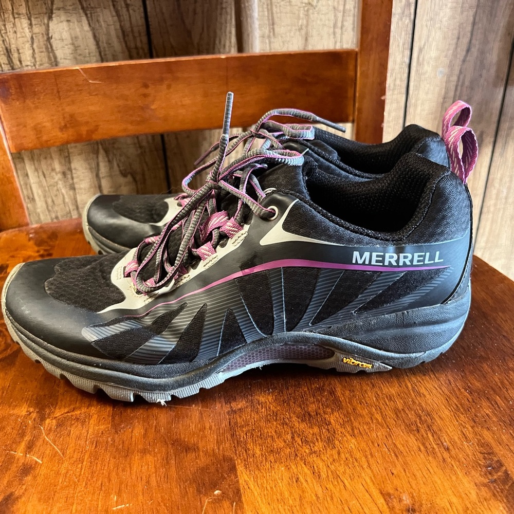 Size 8 hiking shoes Only wore to try on Too small a little dusty from storage.